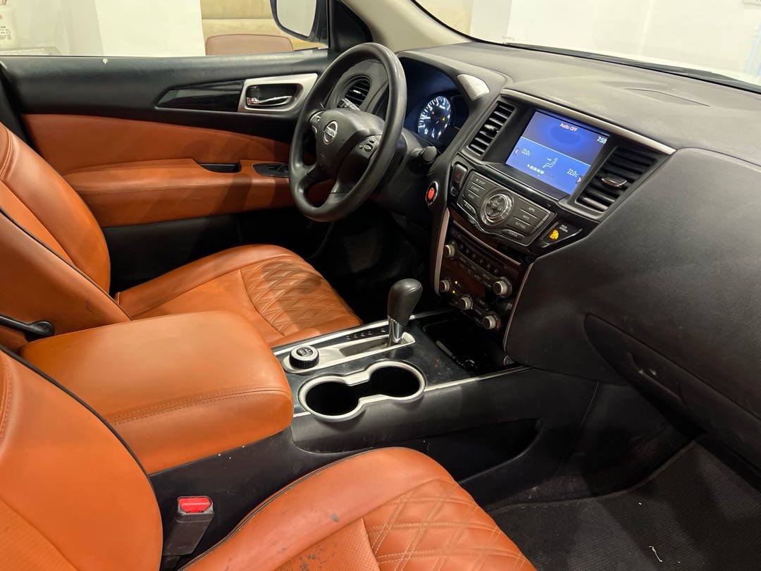 Car Image 2017 NISSAN PATHFINDER SV