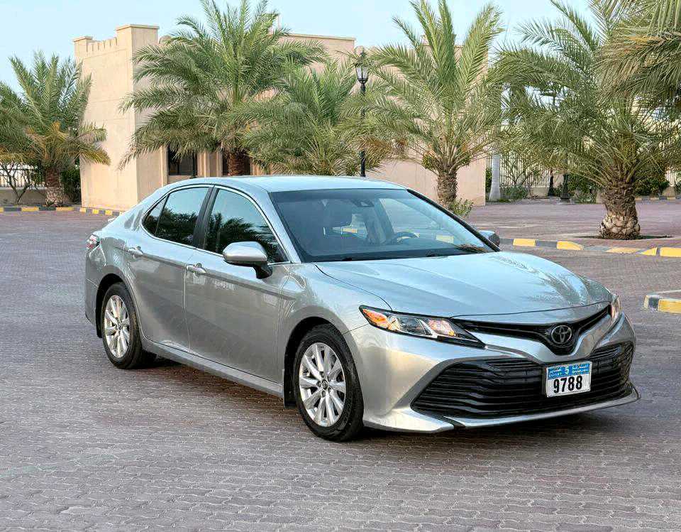 Car Image 2018 TOYOTA CAMRY LE