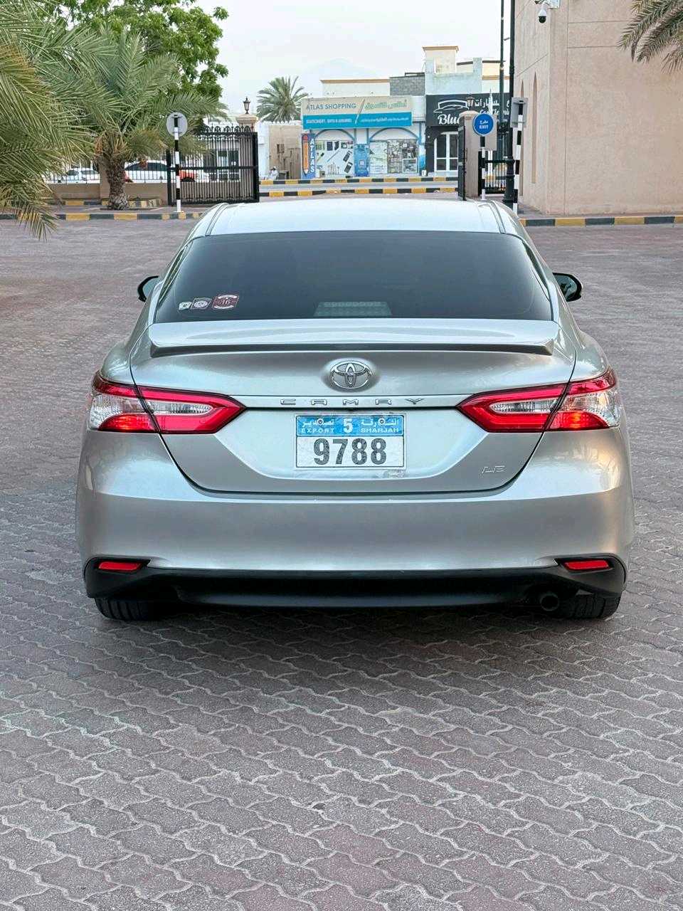 Car Image 2018 TOYOTA CAMRY LE