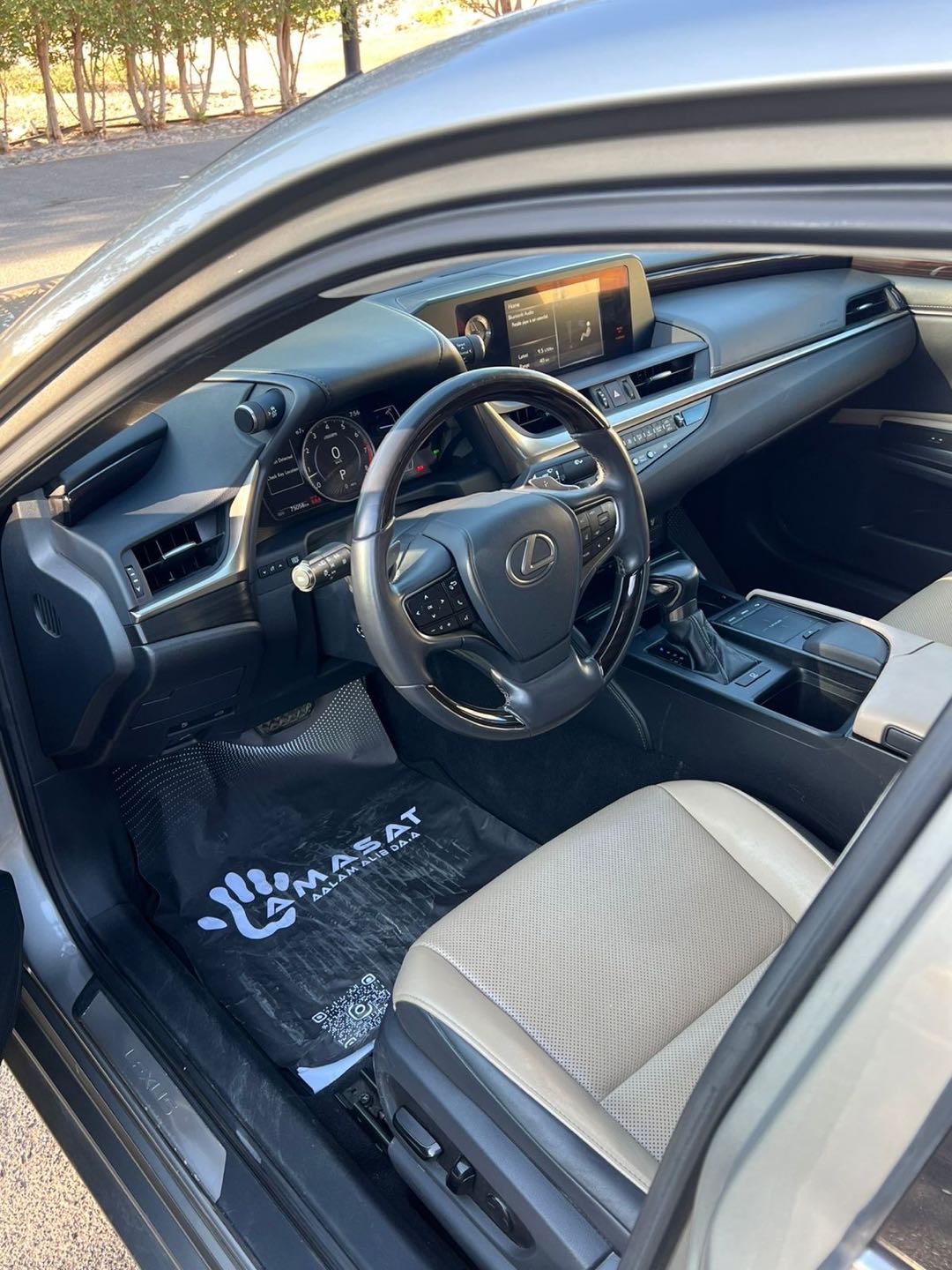 Car Image 2019 LEXUS ES 