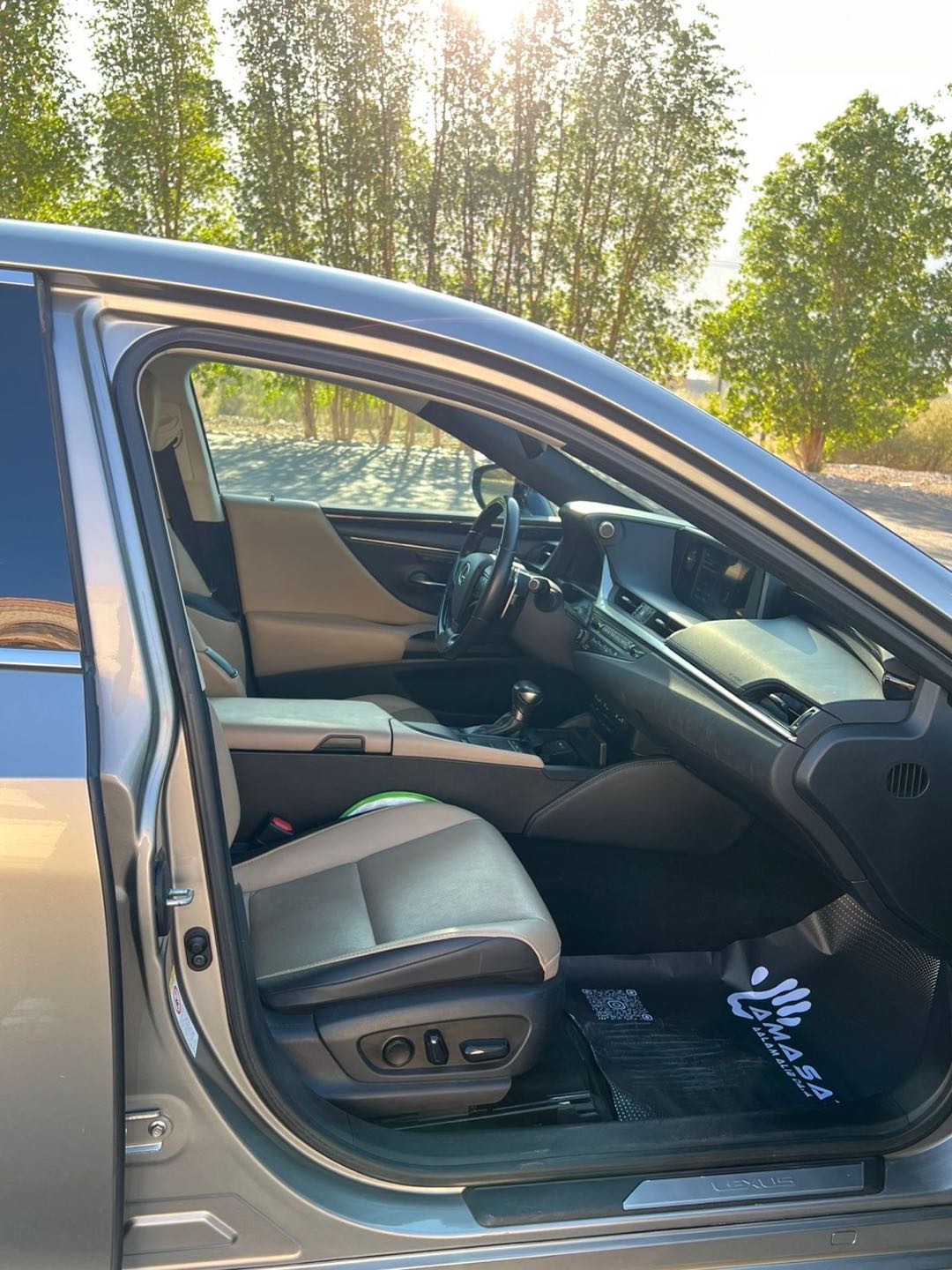 Car Image 2019 LEXUS ES 