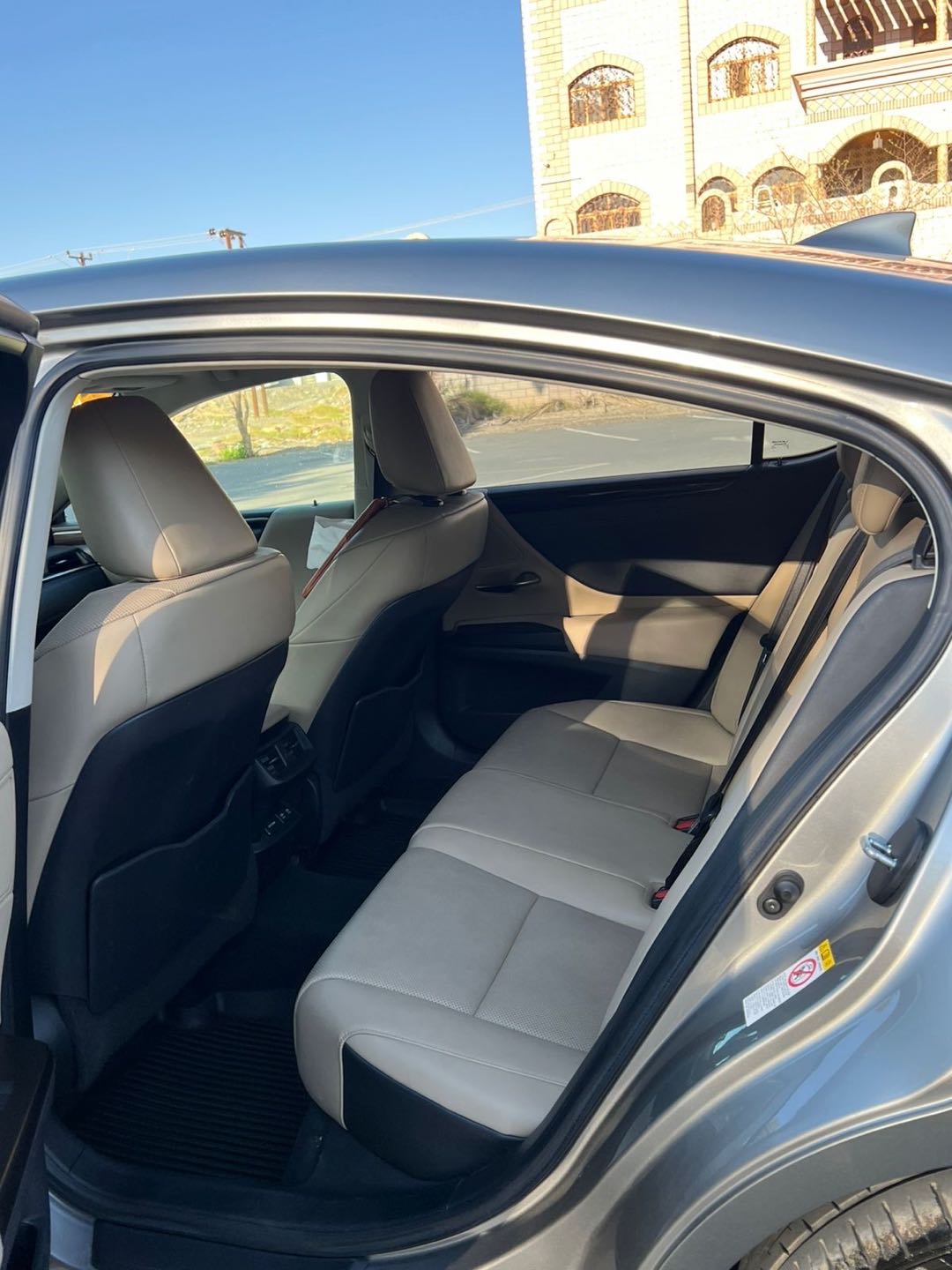 Car Image 2019 LEXUS ES 