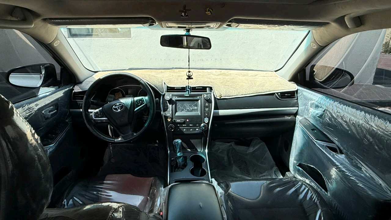 Car Image 2016 TOYOTA CAMRY SE