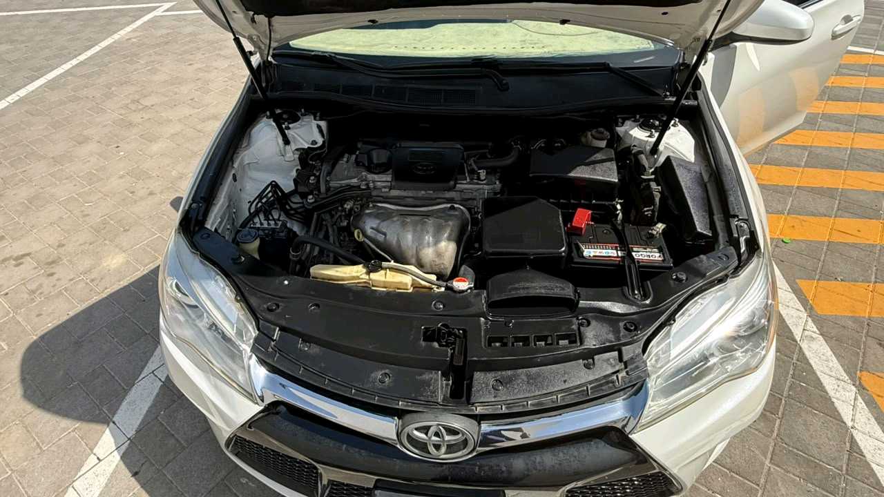 Car Image 2016 TOYOTA CAMRY SE