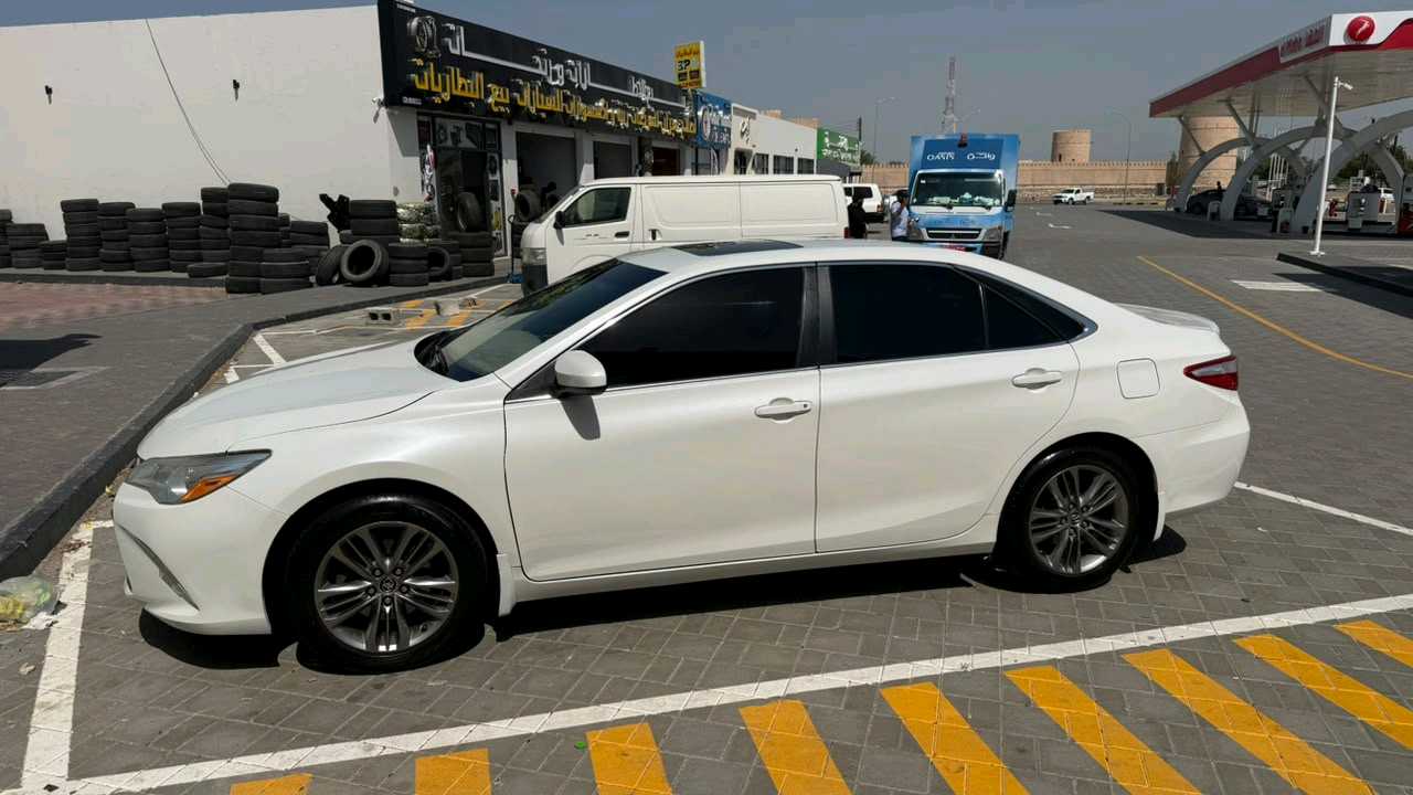 Car Image 2016 TOYOTA CAMRY SE