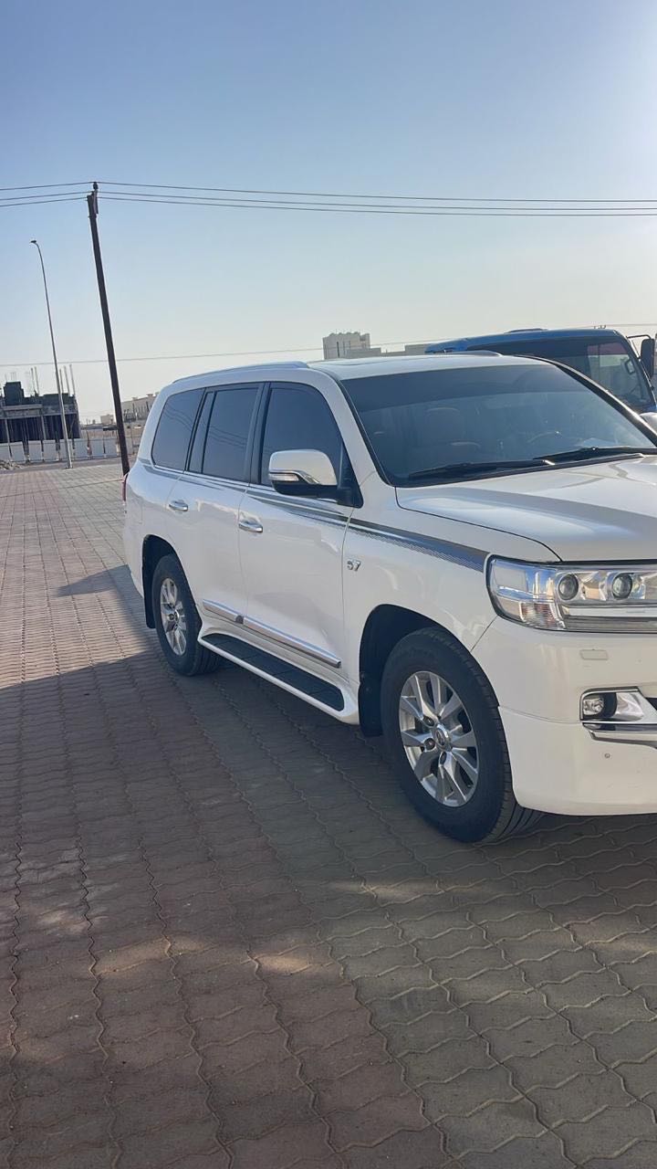 Car Image 2018 TOYOTA LAND CRUISER VX.R