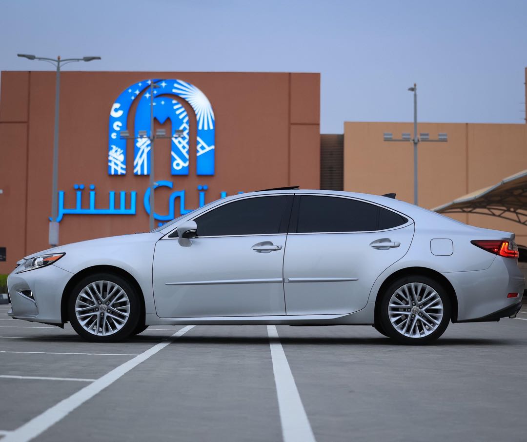 Car Image 2018 LEXUS ES 