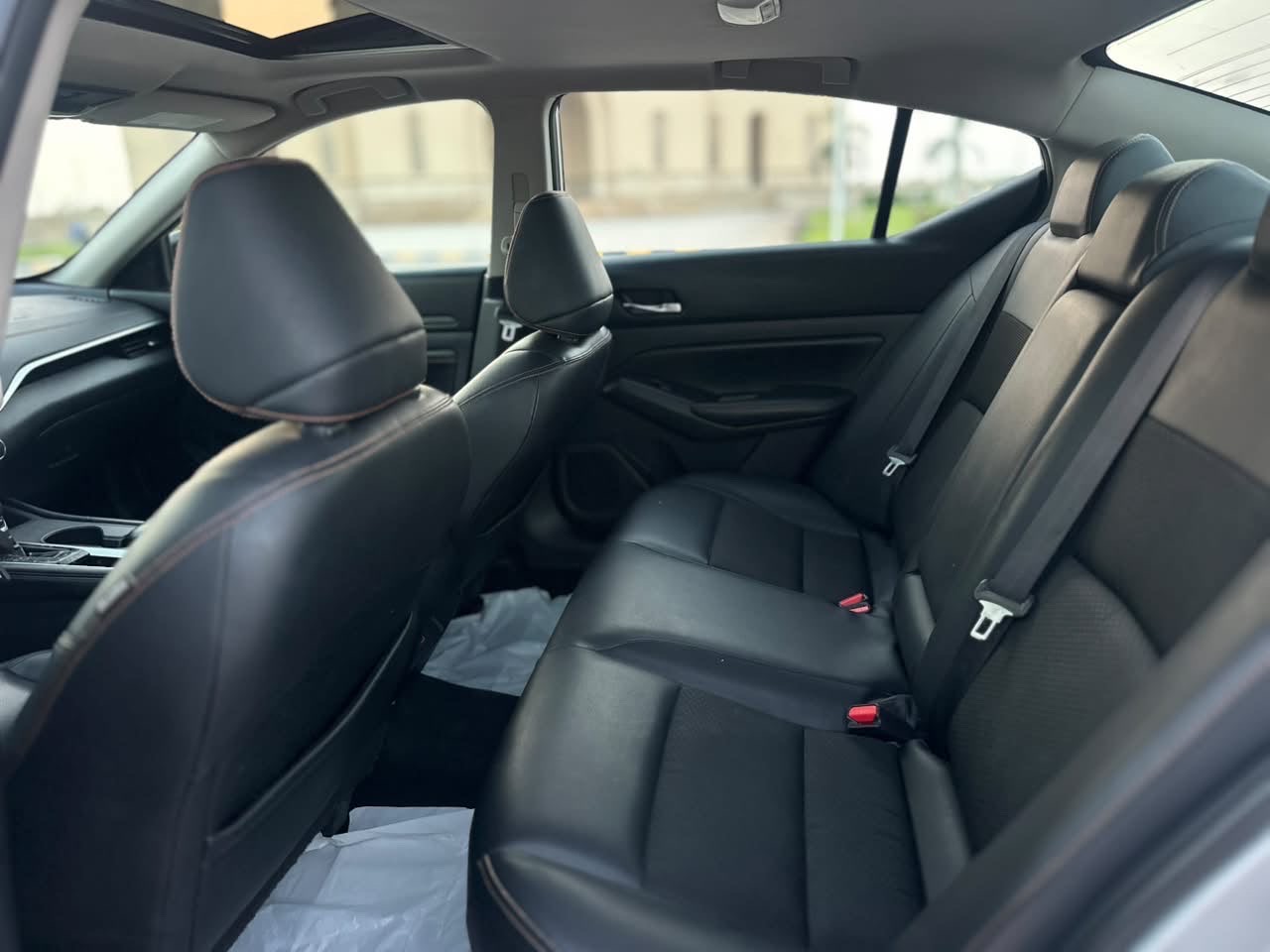 Car Image 2019 NISSAN ALTIMA SR