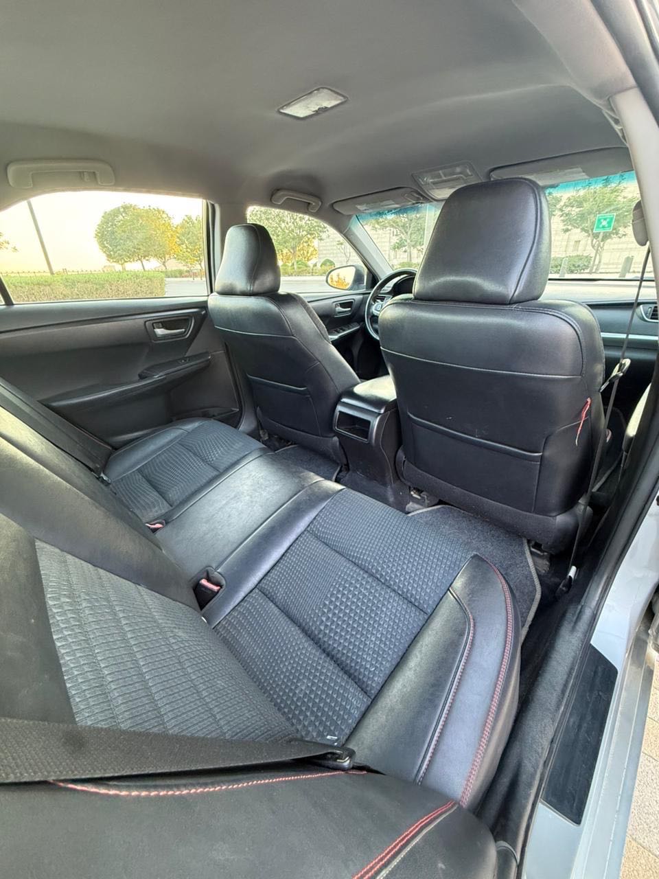 Car Image 2015 TOYOTA CAMRY SE