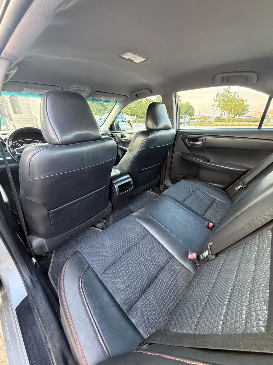 Car Image 2015 TOYOTA CAMRY SE
