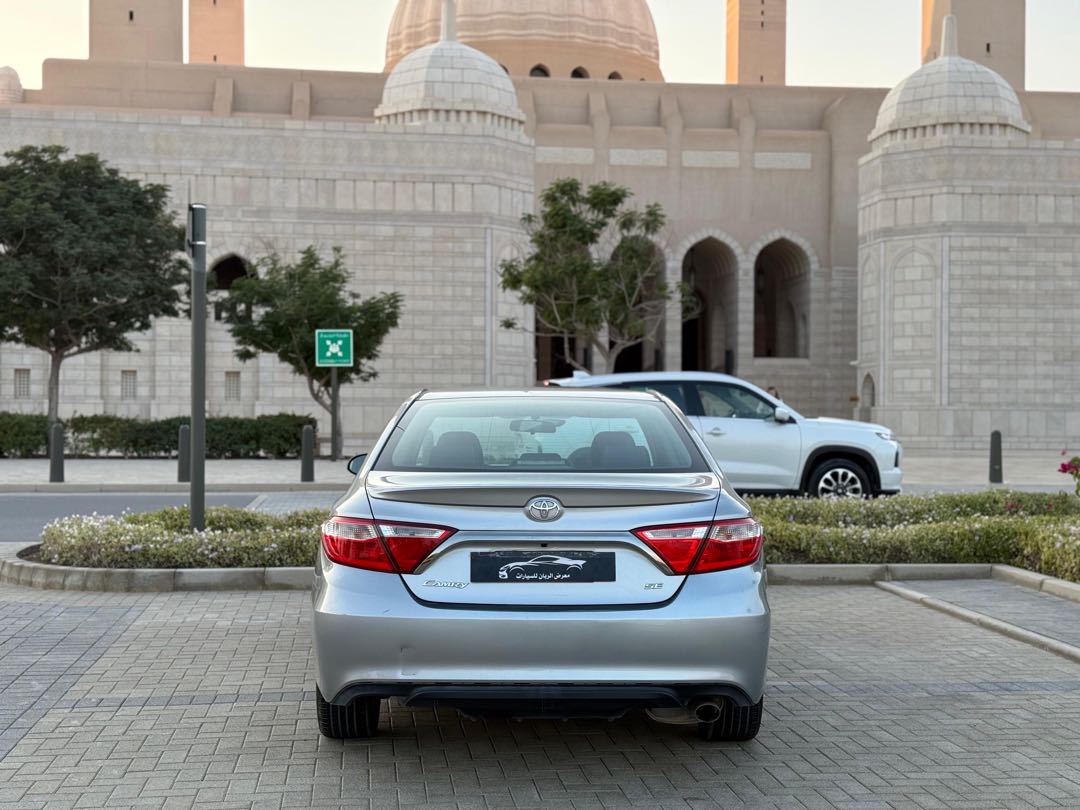 Car Image 2015 TOYOTA CAMRY SE