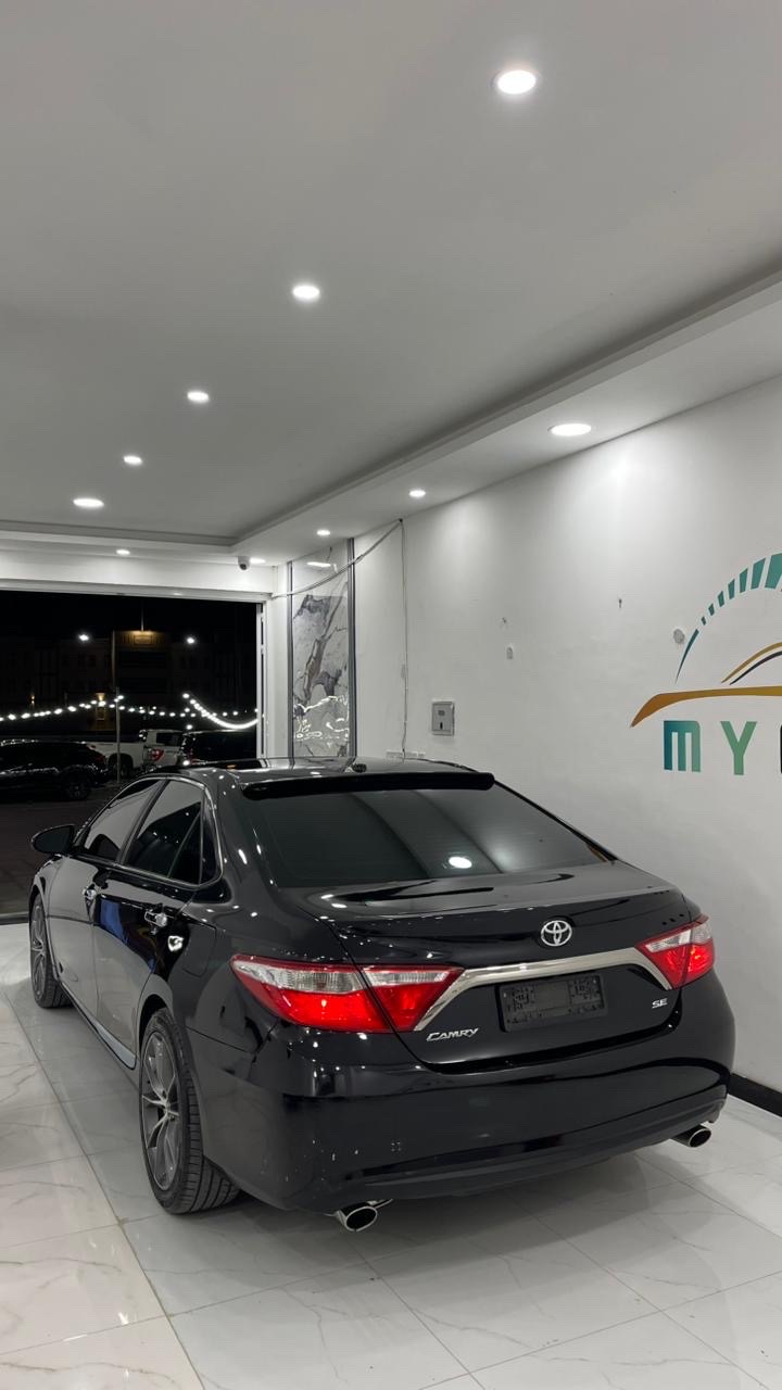 Car Image 2015 TOYOTA CAMRY SE