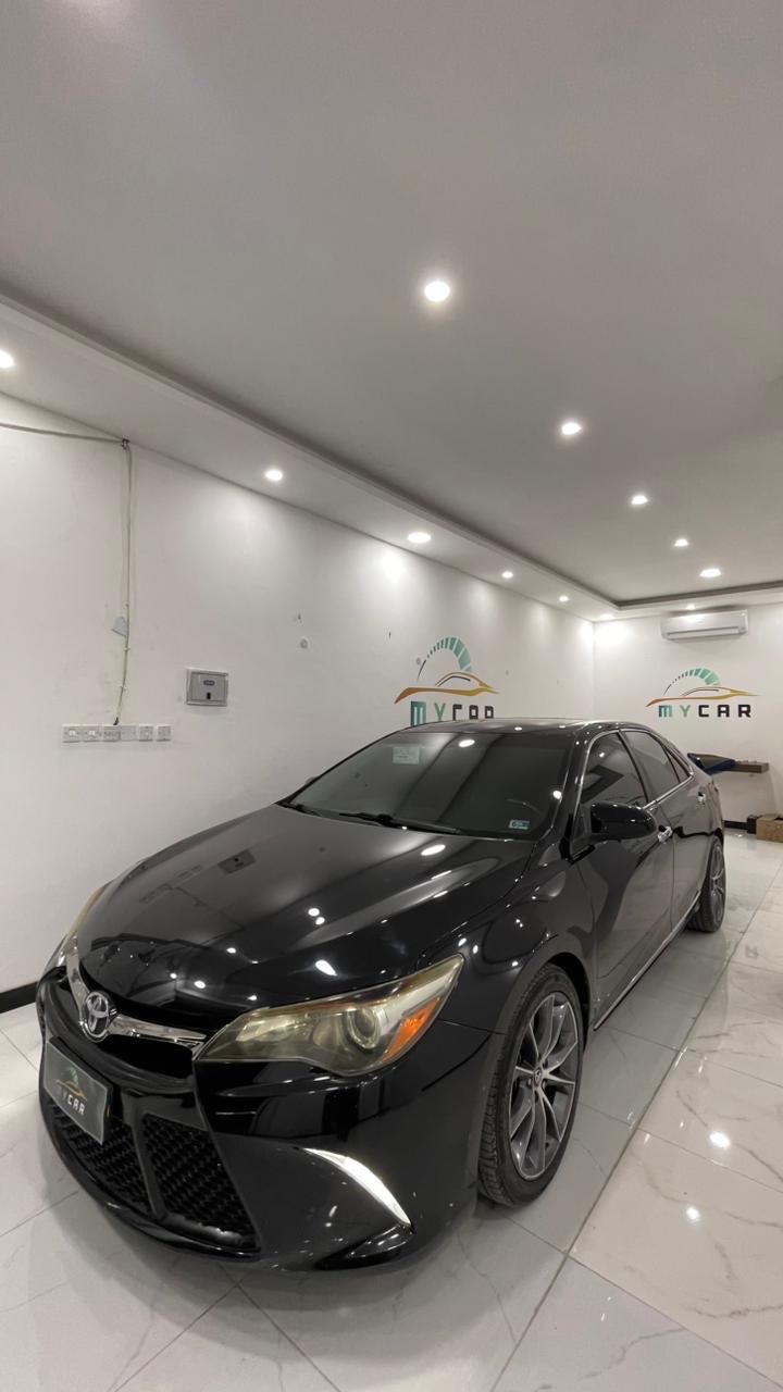 Car Image 2015 TOYOTA CAMRY SE