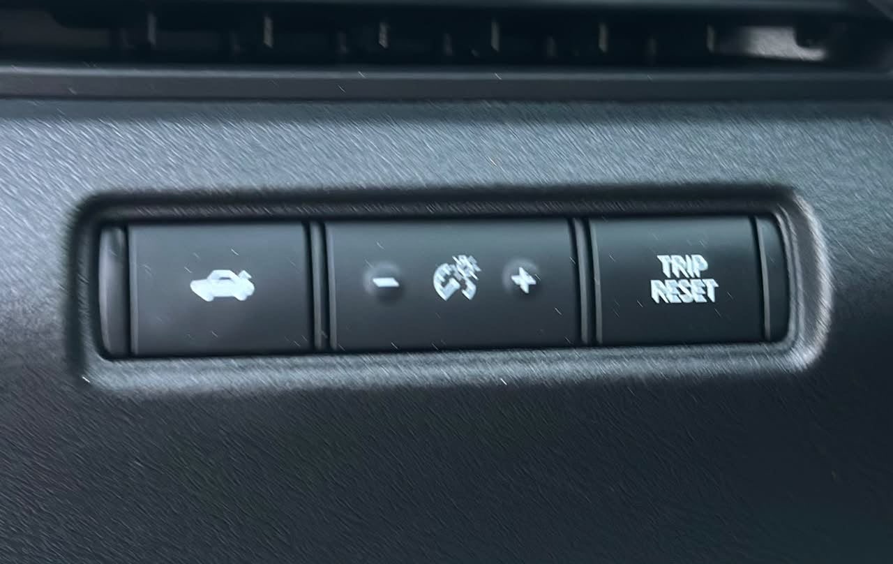 Car Image 2019 NISSAN ALTIMA SR