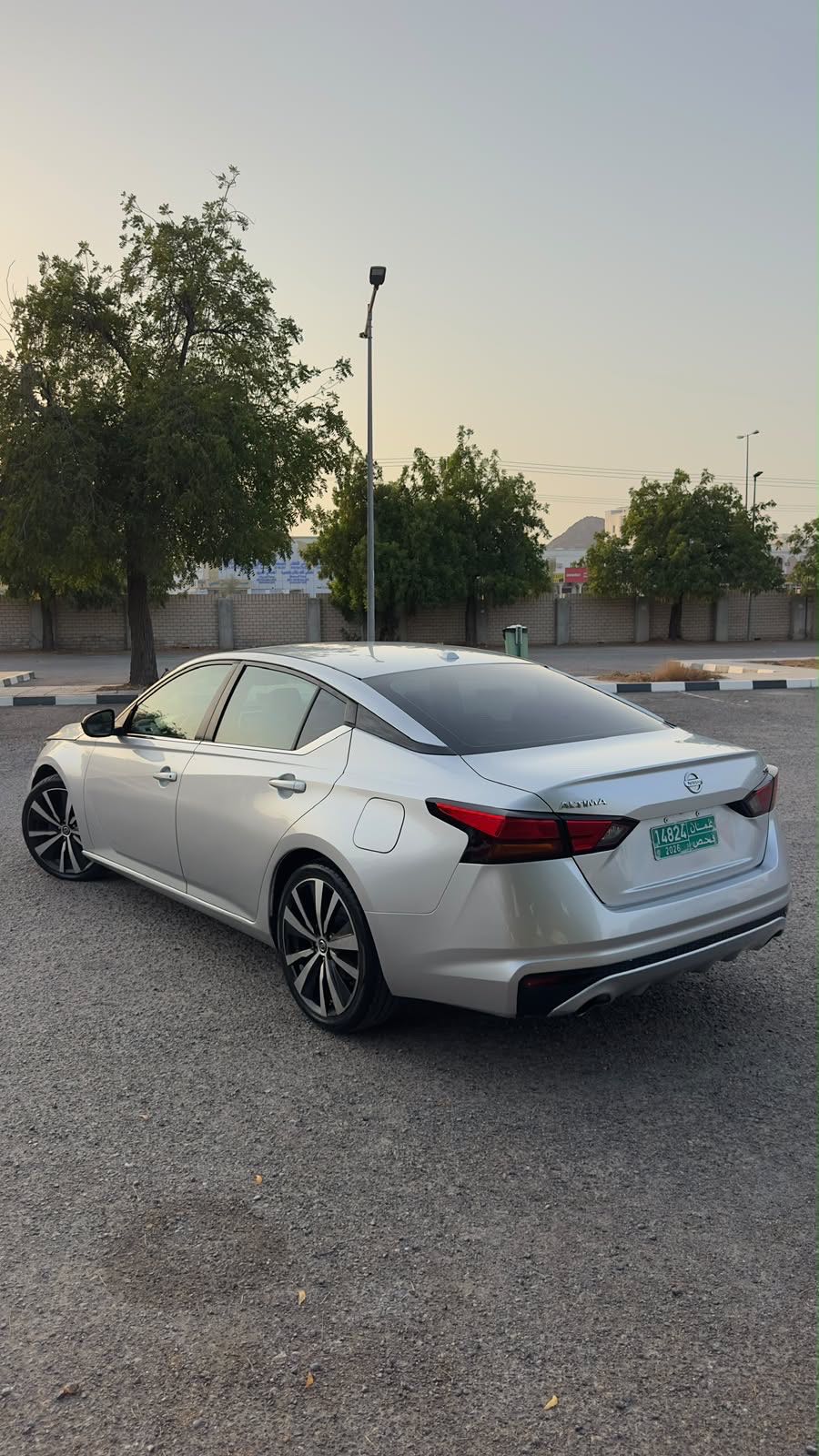 Car Image 2019 NISSAN ALTIMA SR