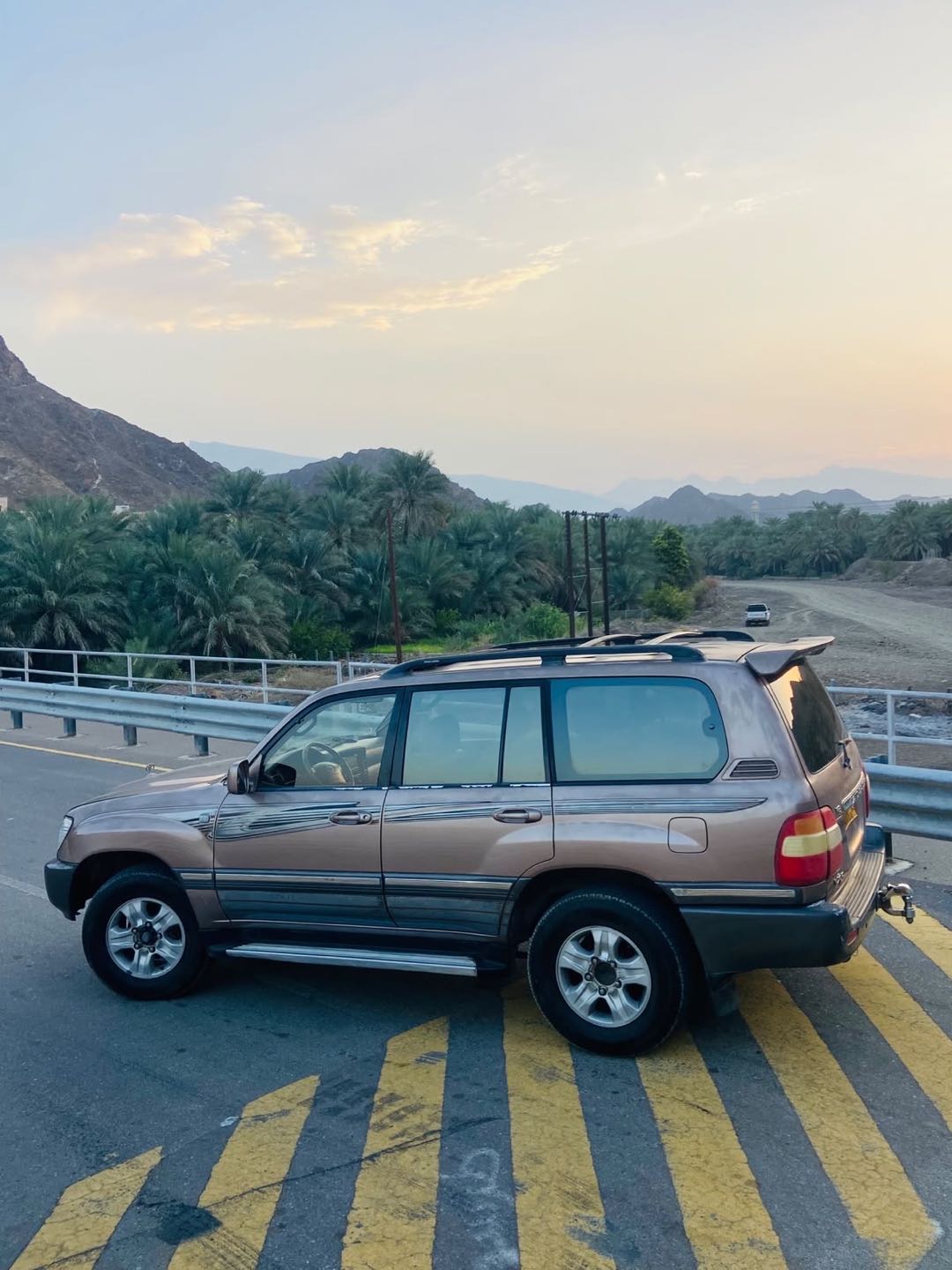 Car Image 1999 TOYOTA LAND CRUISER 