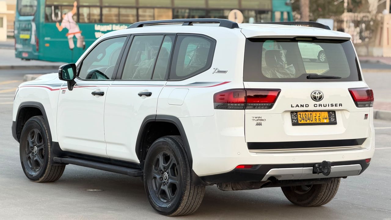 Car Image 2022 TOYOTA LAND CRUISER G.R