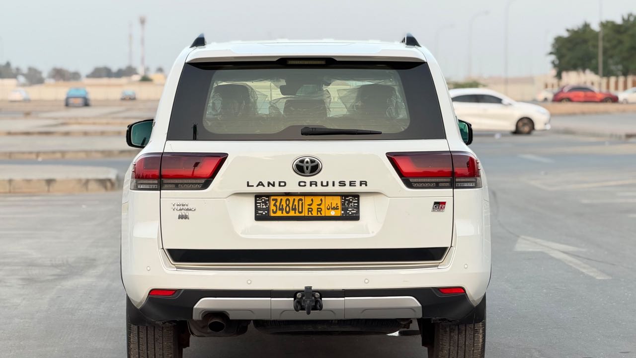 Car Image 2022 TOYOTA LAND CRUISER G.R