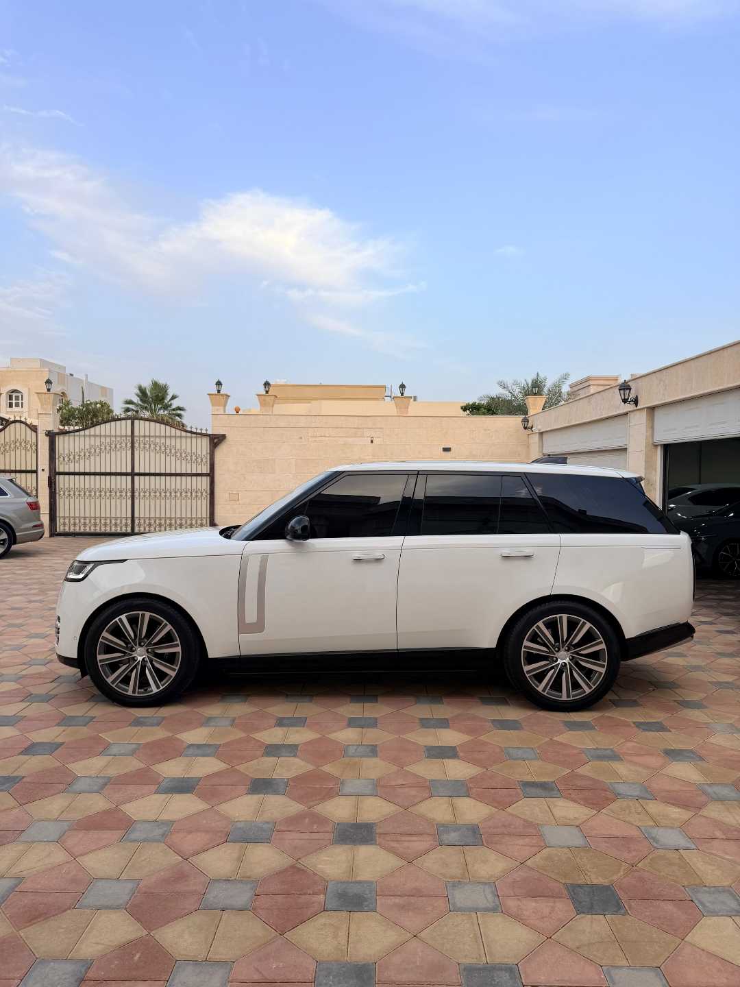 Car Image 2023 LAND ROVER VOGUE 
