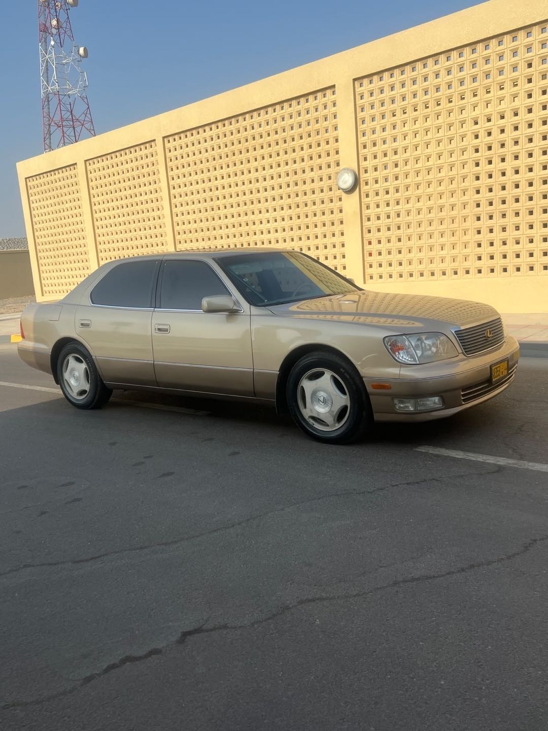 Car Image 1998 LEXUS LS 400