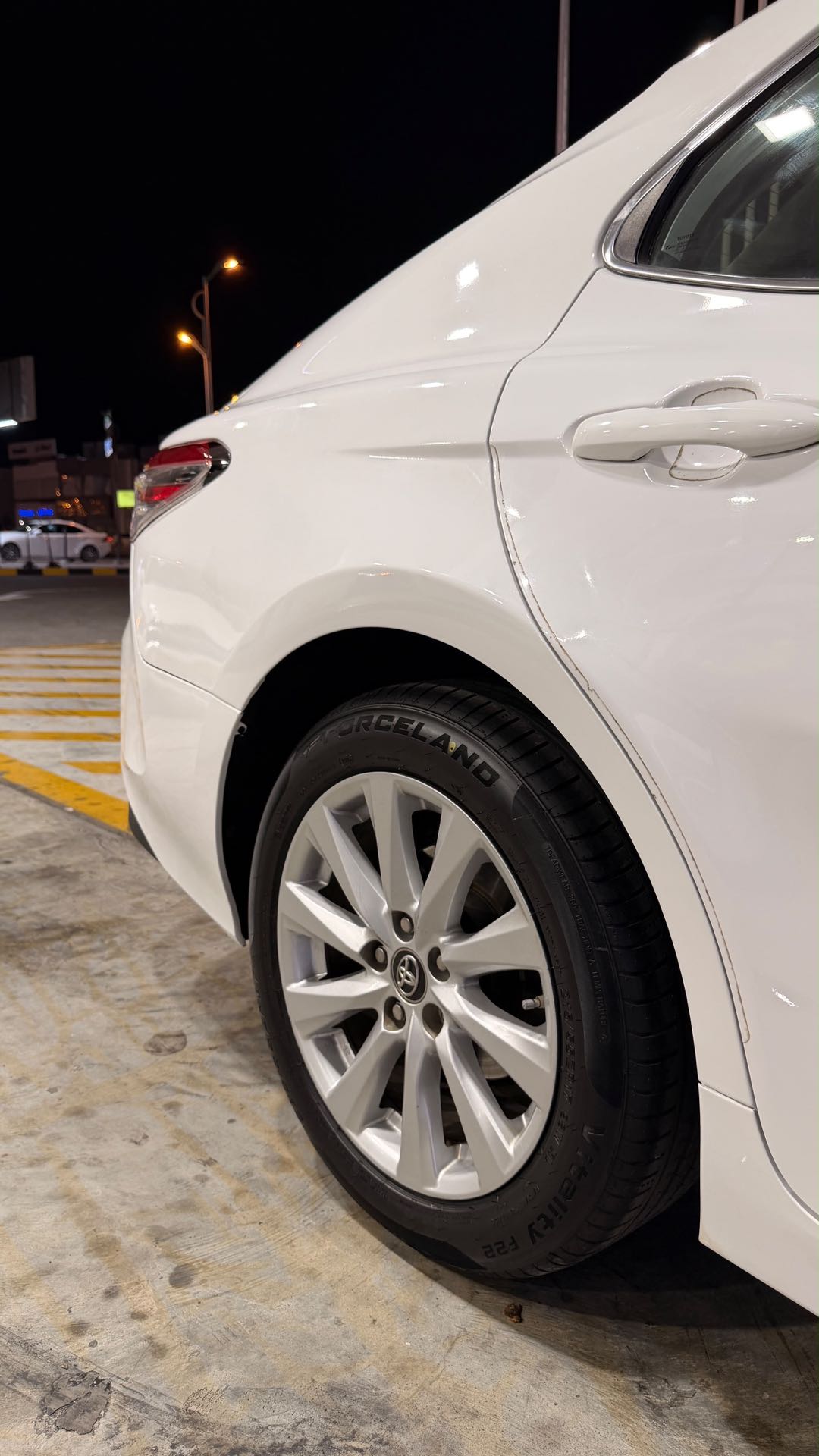Car Image 2019 TOYOTA CAMRY LE