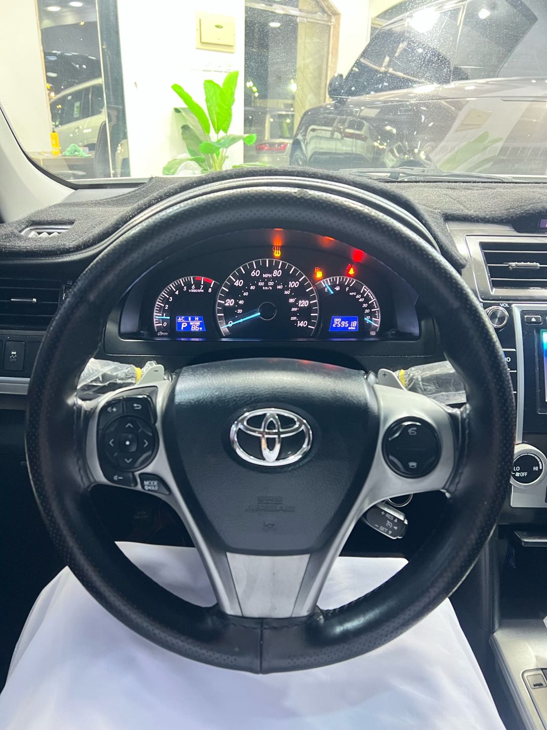 Car Image 2013 TOYOTA CAMRY LE
