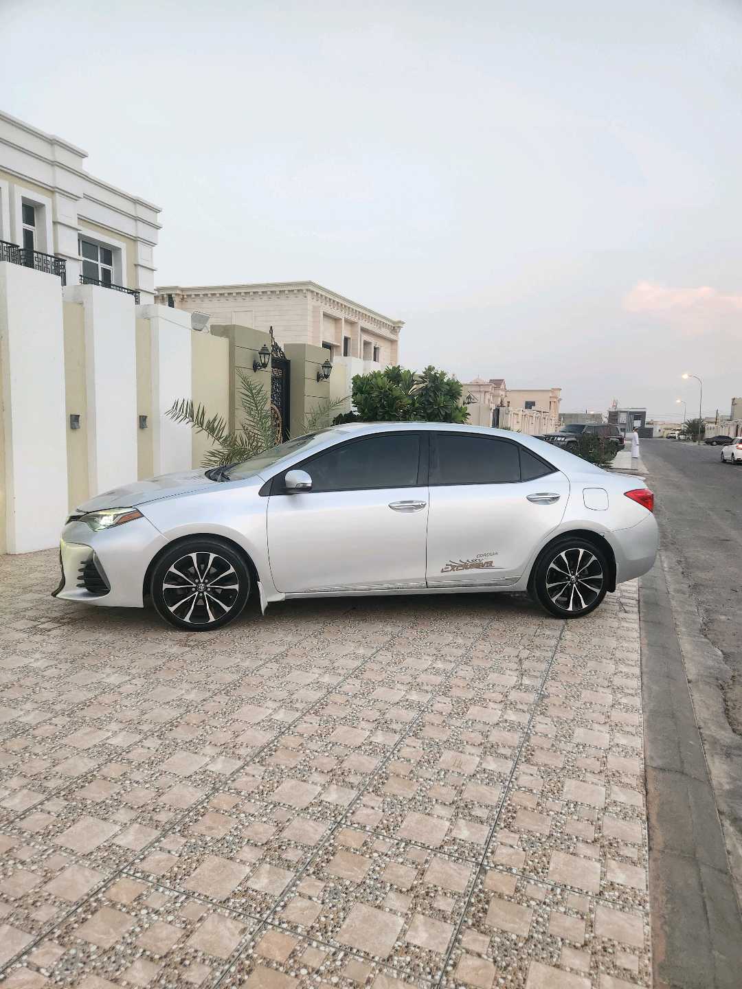 Car Image 2018 TOYOTA COROLLA SE