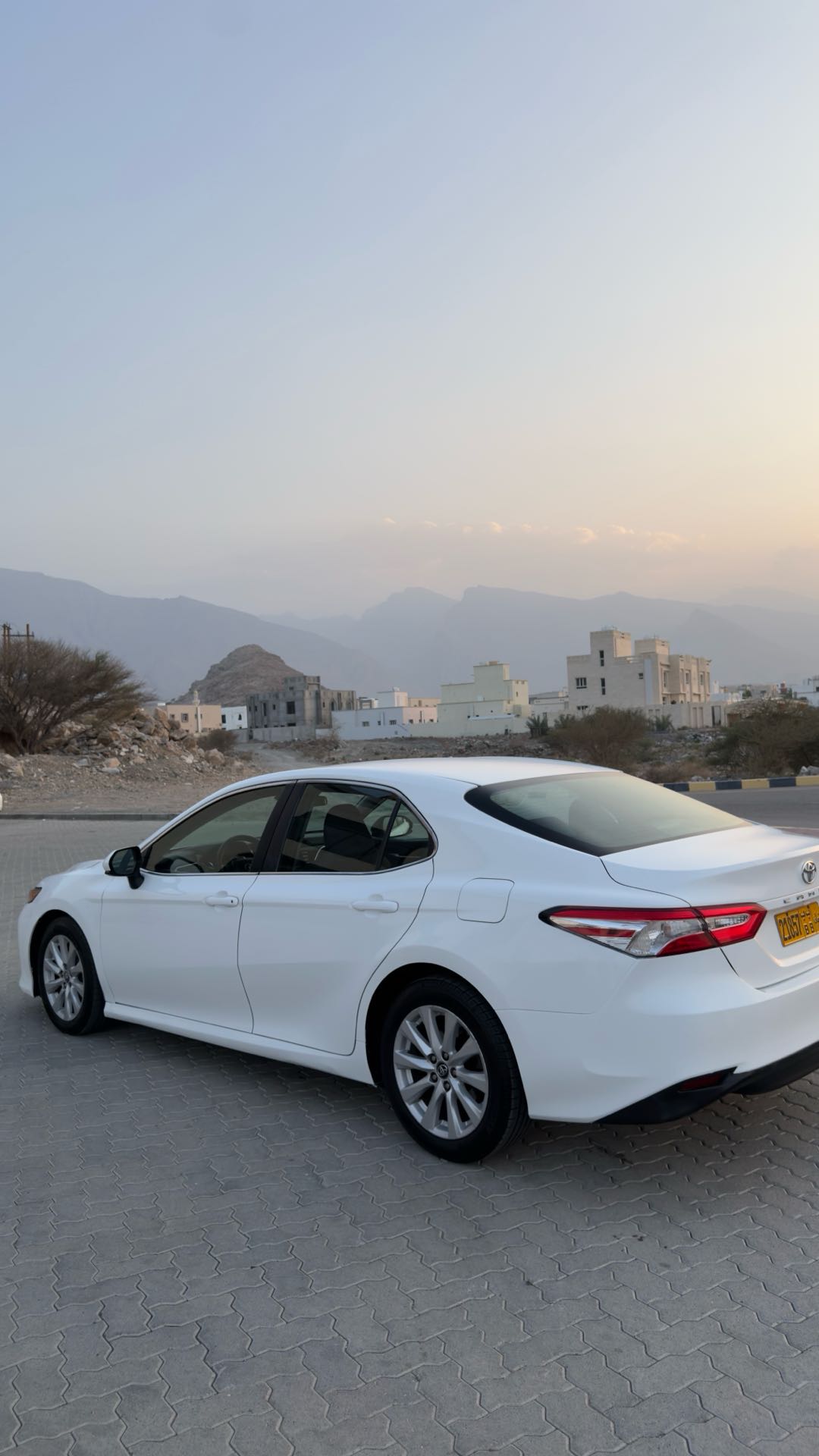 Car Image 2018 TOYOTA CAMRY LE