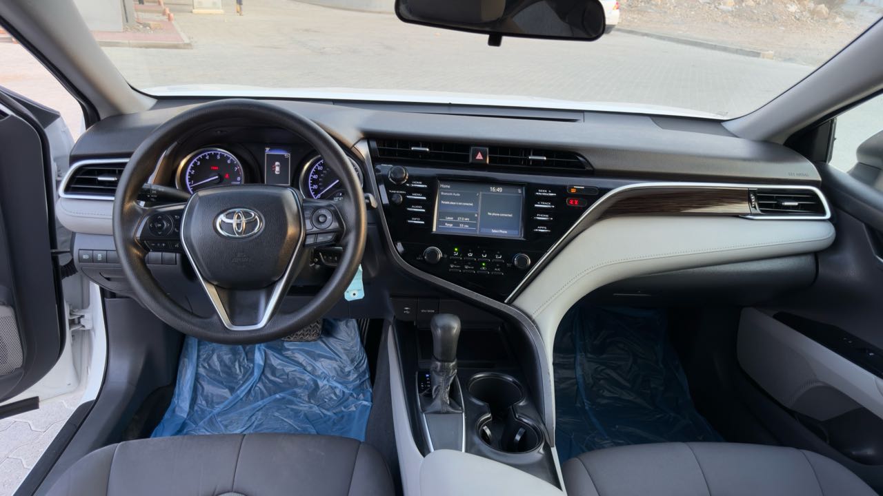 Car Image 2018 TOYOTA CAMRY LE