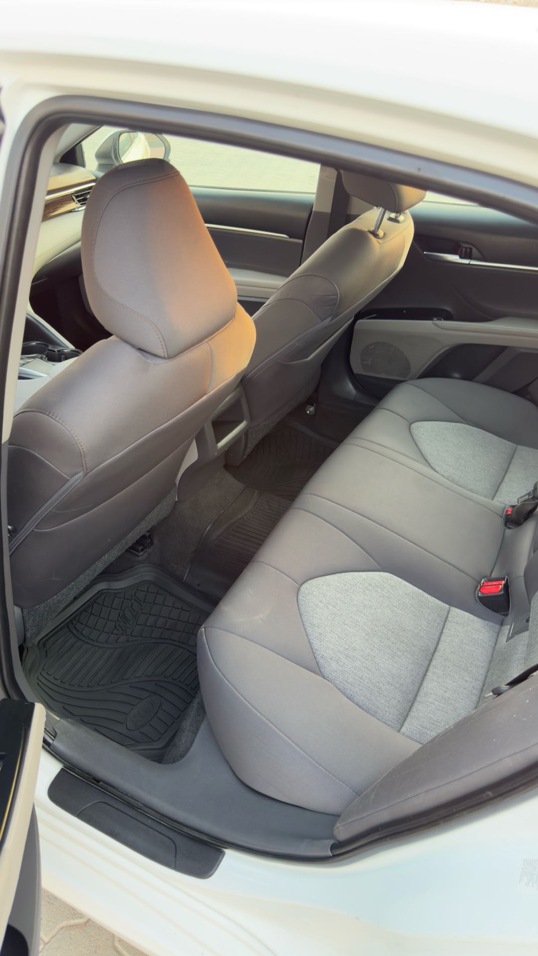 Car Image 2018 TOYOTA CAMRY LE
