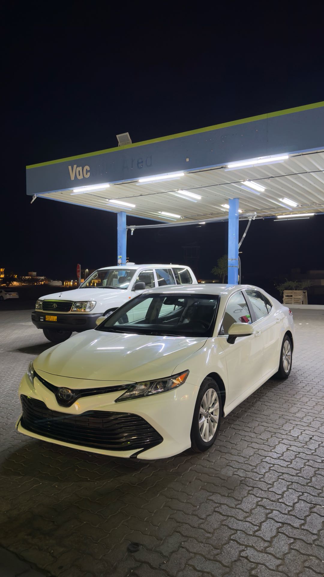 Car Image 2018 TOYOTA CAMRY LE