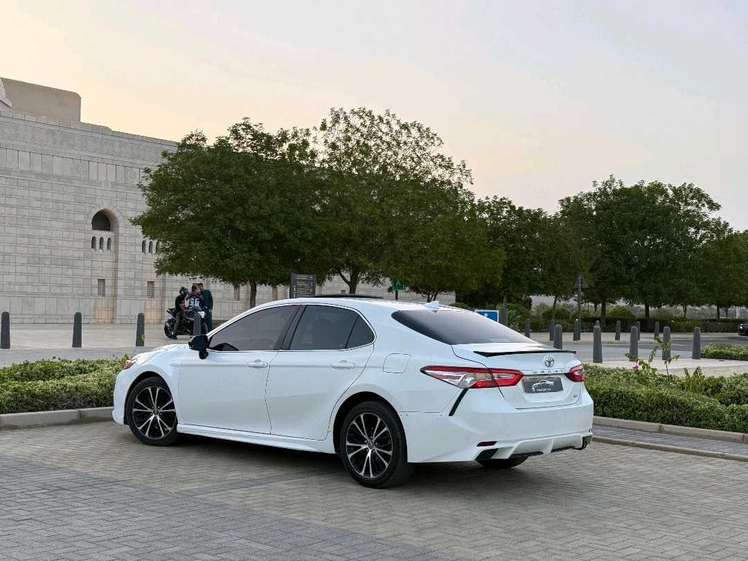 Car Image 2019 TOYOTA CAMRY SE