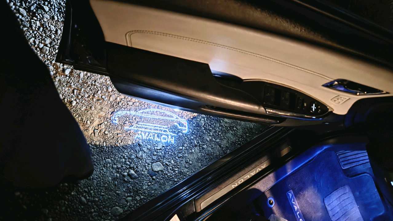 Car Image 2015 TOYOTA AVALON LIMITED