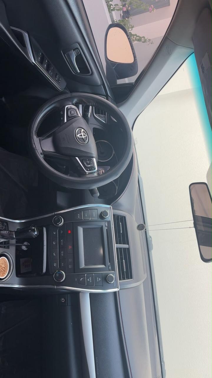 Car Image 2017 TOYOTA CAMRY SE