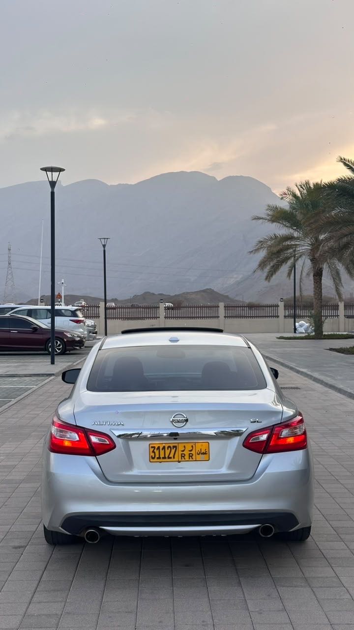 Car Image 2017 NISSAN ALTIMA SL