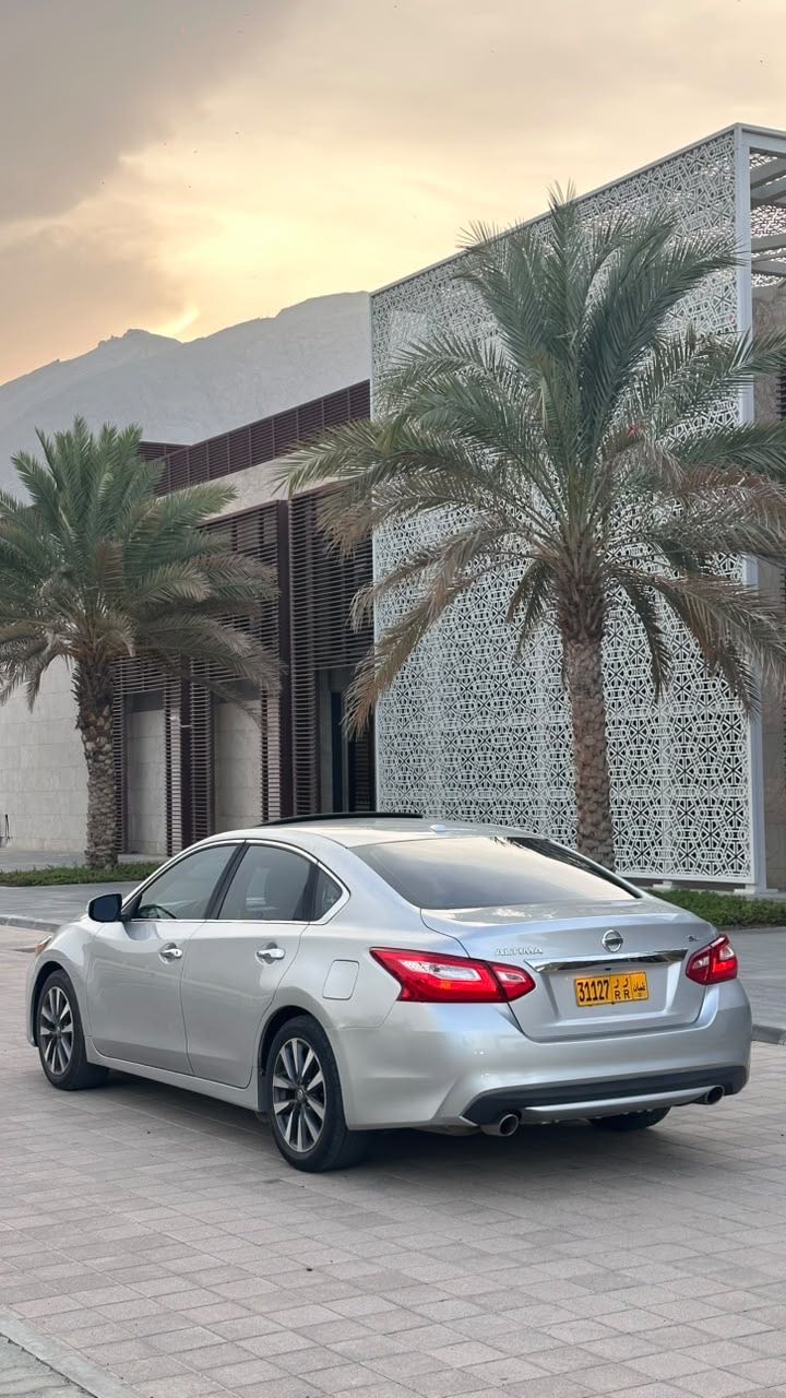 Car Image 2017 NISSAN ALTIMA SL