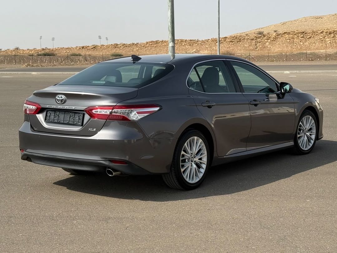 Car Image 2018 TOYOTA CAMRY XLE