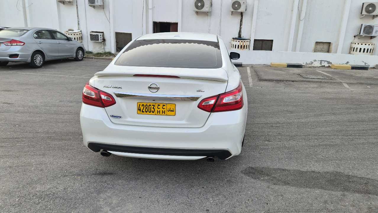 Car Image 2017 NISSAN ALTIMA SL