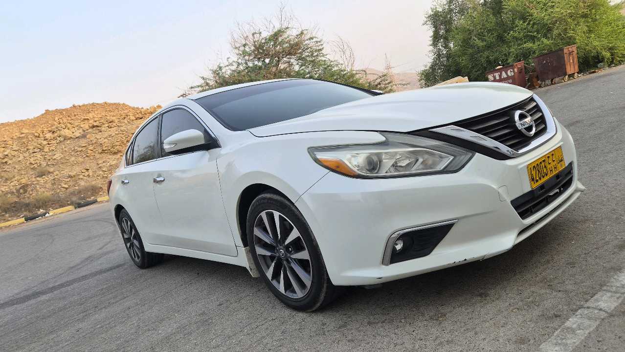 Car Image 2017 NISSAN ALTIMA SL
