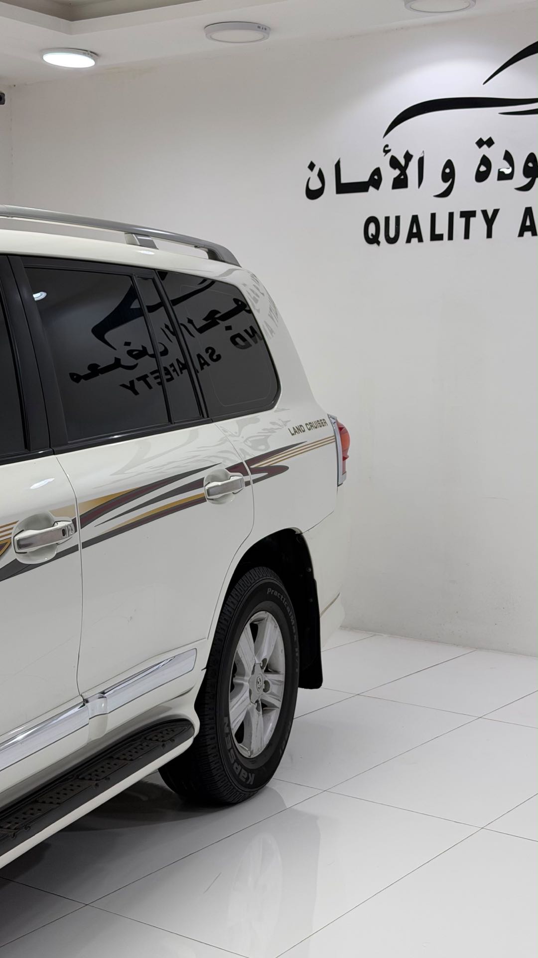 Car Image 2013 TOYOTA LAND CRUISER GX.R