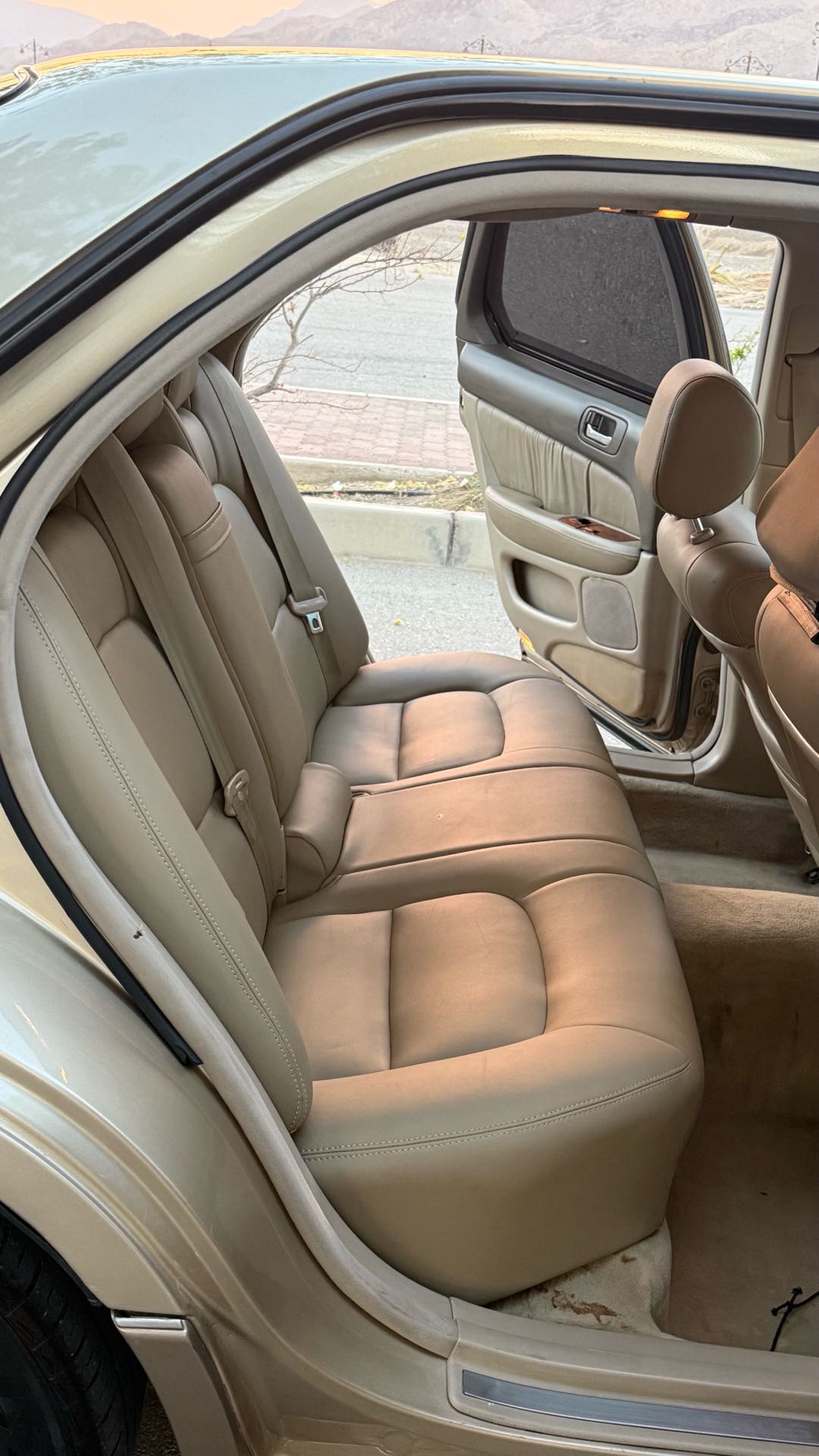 Car Image 1999 LEXUS LS 400