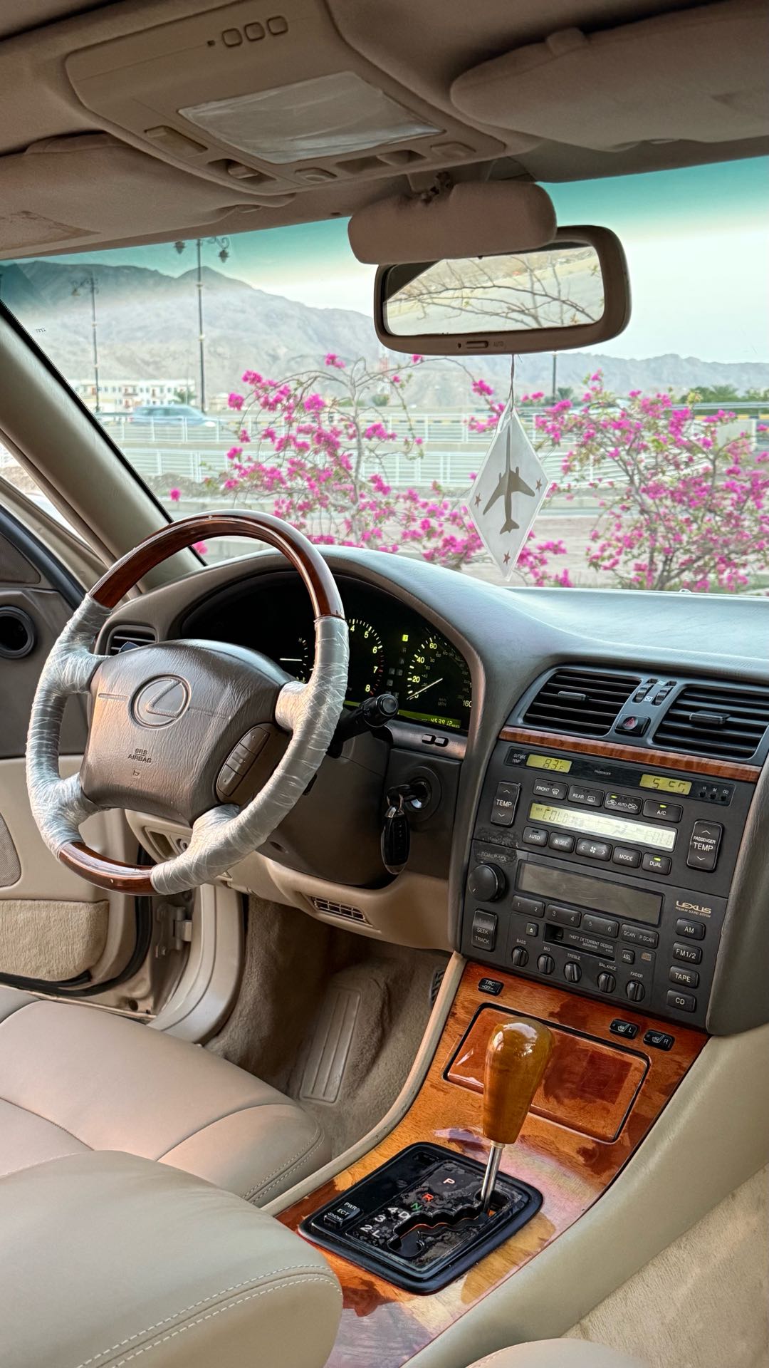 Car Image 1999 LEXUS LS 400