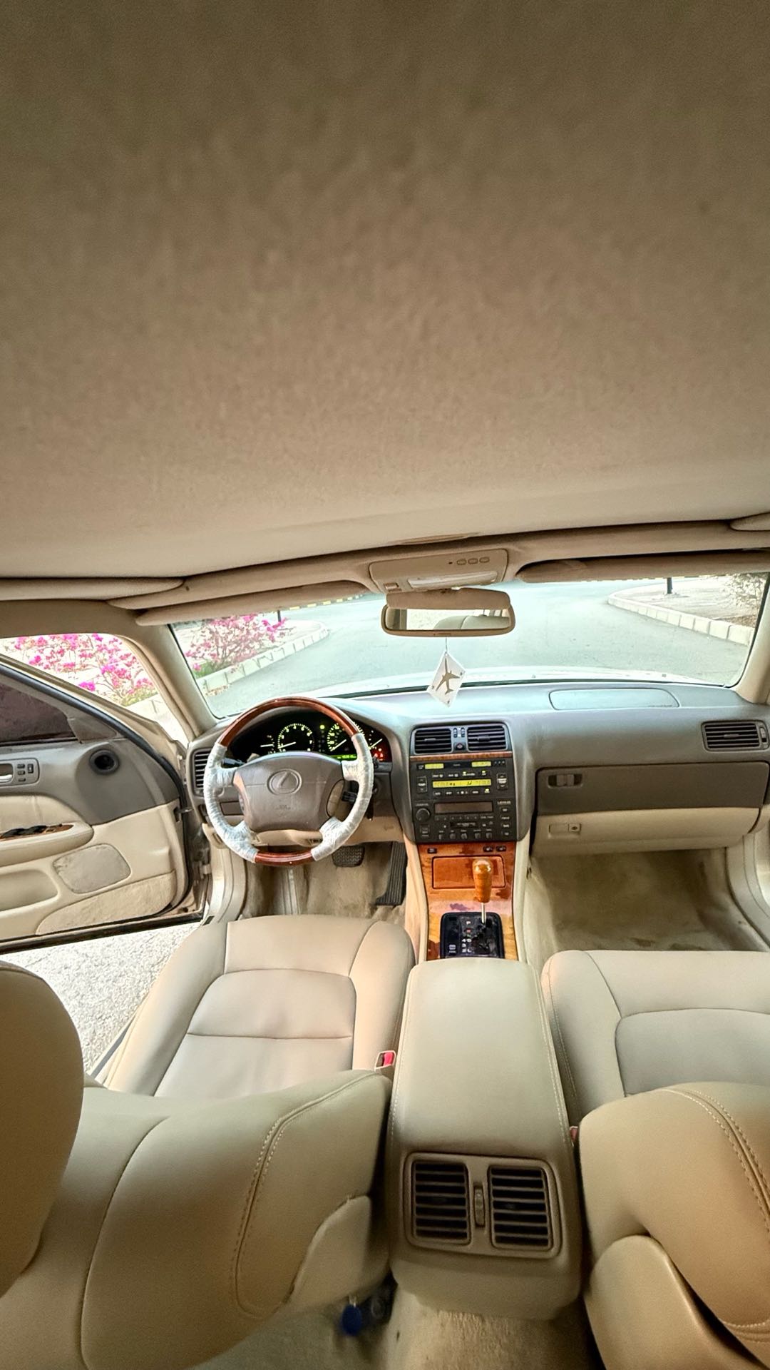 Car Image 1999 LEXUS LS 400