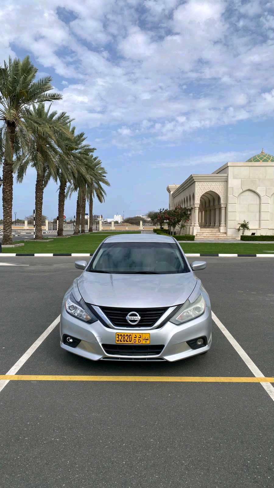 Car Image 2018 NISSAN ALTIMA SR
