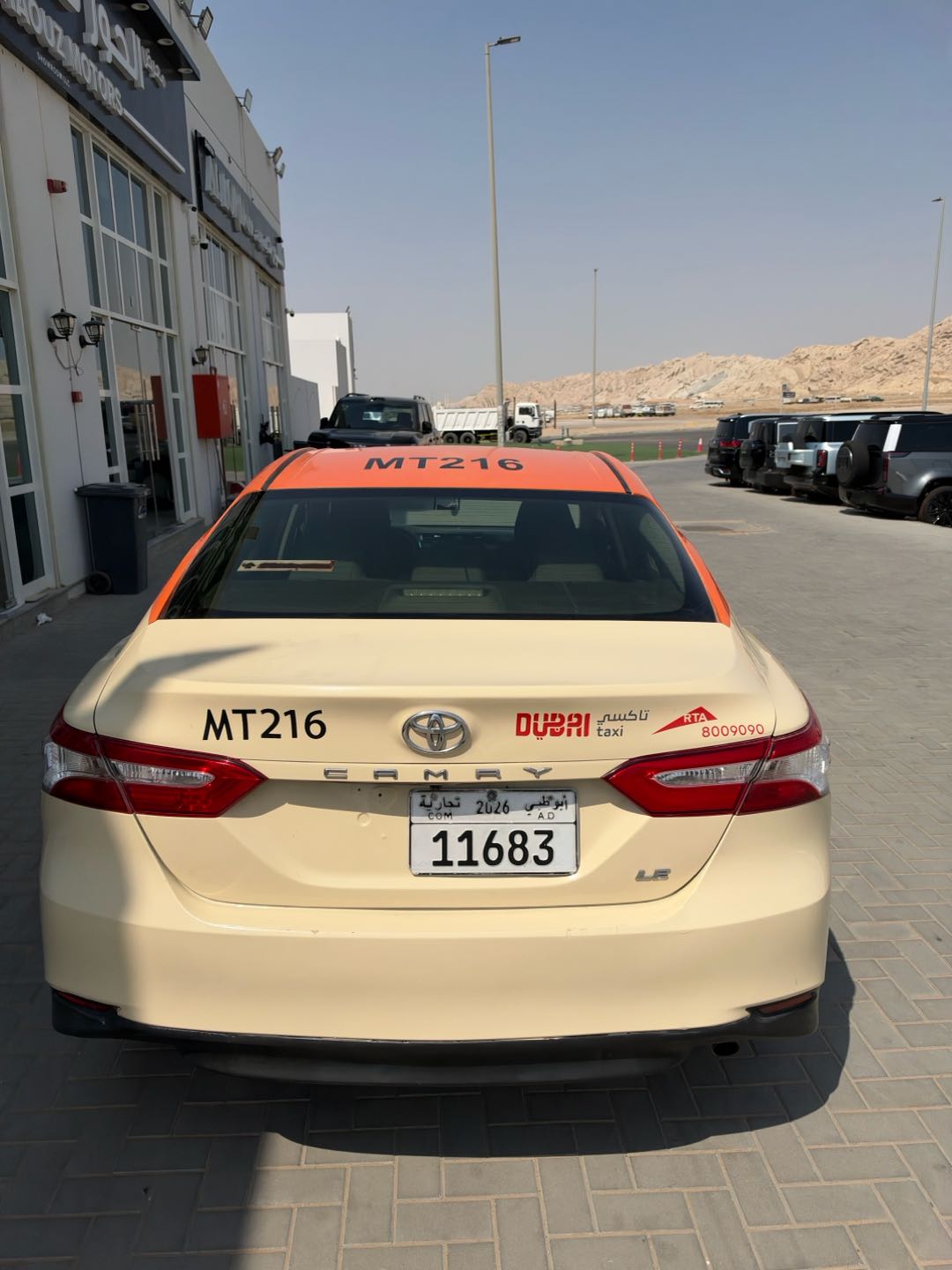 Car Image 2019 TOYOTA CAMRY LE