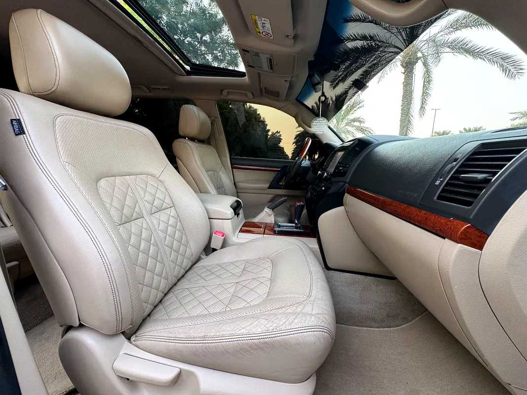 Car Image 2015 TOYOTA LAND CRUISER GX.R