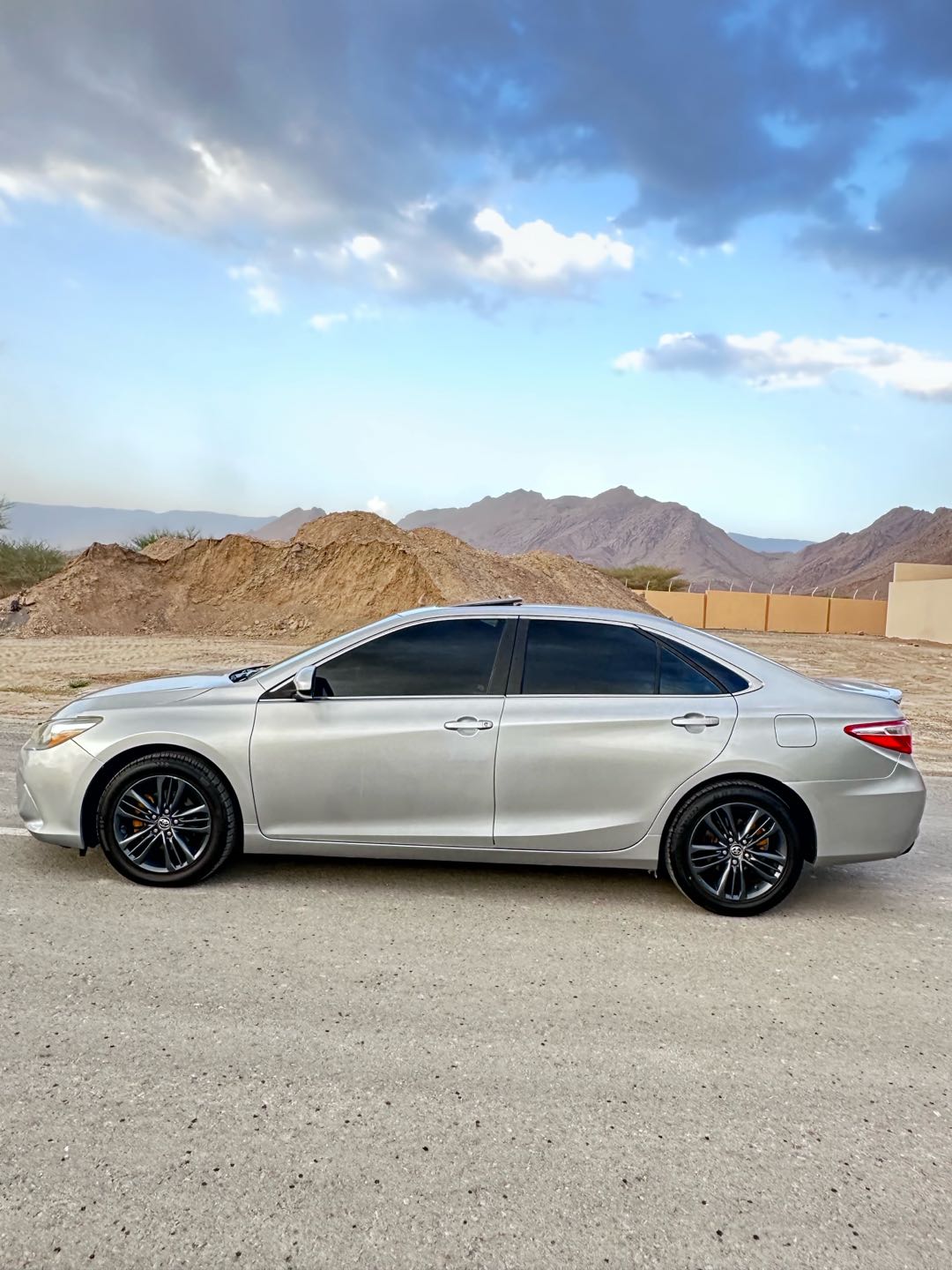 Car Image 2017 TOYOTA CAMRY SE
