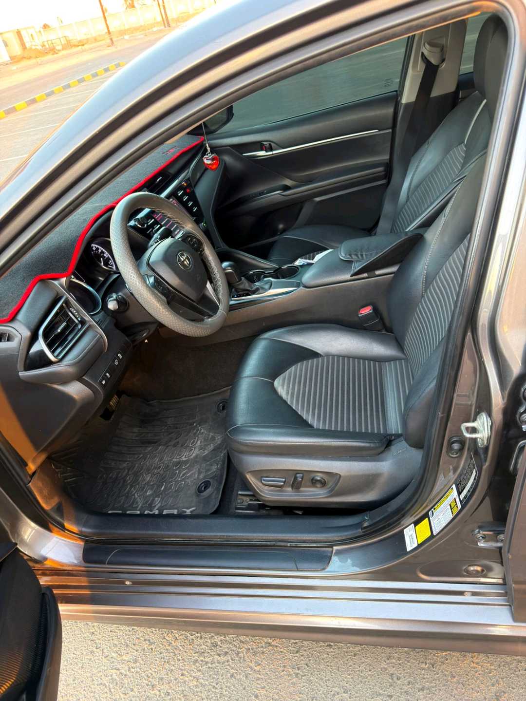 Car Image 2020 TOYOTA CAMRY SE