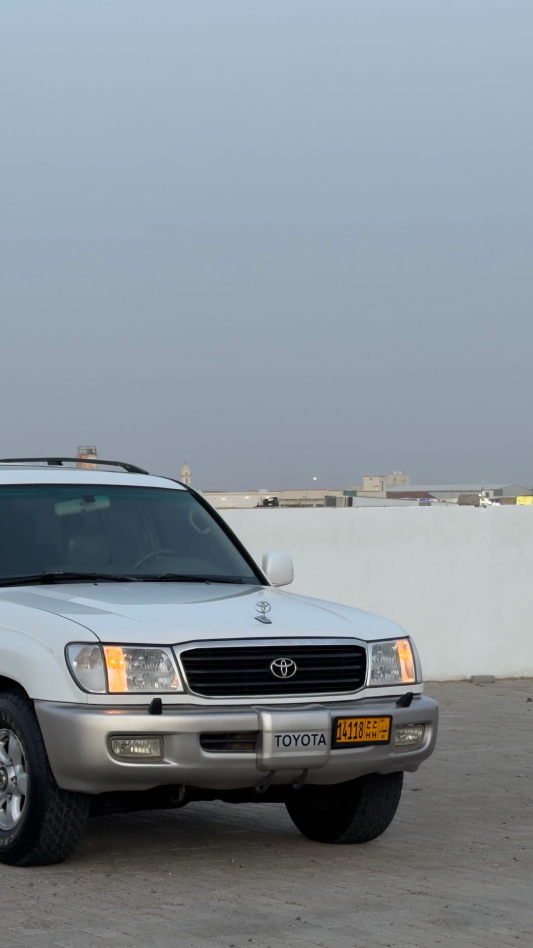 Car Image 1998 TOYOTA LAND CRUISER VX.R