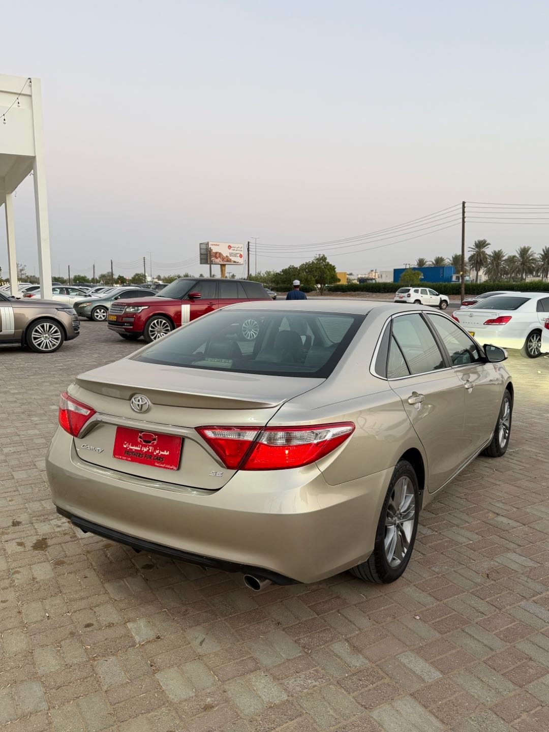 Car Image 2015 TOYOTA CAMRY SE